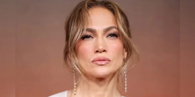 Jennifer Lopez rompe en llanto al hablar de la decisión más difícil que tomó tras su divorcio de Ben Affleck