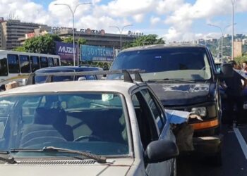 Accidente múltiple en La Carlota ocasionó fuerte retraso este #22Nov