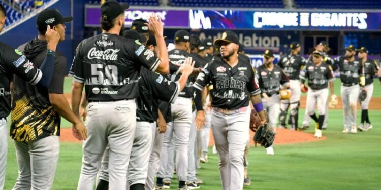 Leones del Caracas vencen a Cangrejeros en el partido por el tercer lugar del Choque de Gigantes
