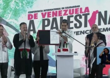 Maduro promulga ley que castiga con 30 años de cárcel respaldo a sanciones contra Venezuela