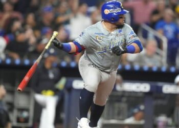 Navegantes del Magallanes se impuso ante los Leones del Caracas 