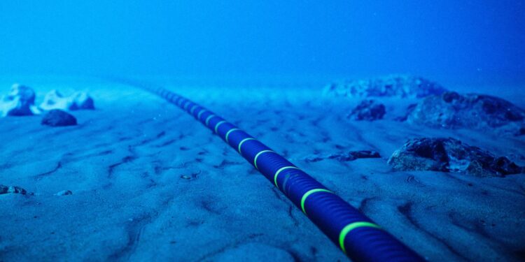 Meta teje una red global bajo el mar: un cable submarino para conectar el mundo
