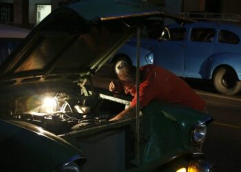 Multarán con 30 euros a quienes laven o hagan mecánica de vehículos en las calles de Caracas