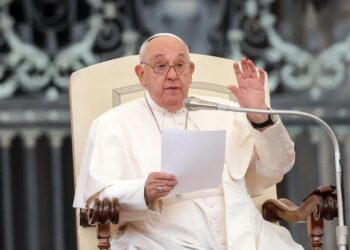 El papa: En un mundo bajo la «amenaza nuclear» es urgente «trabajar por la paz»