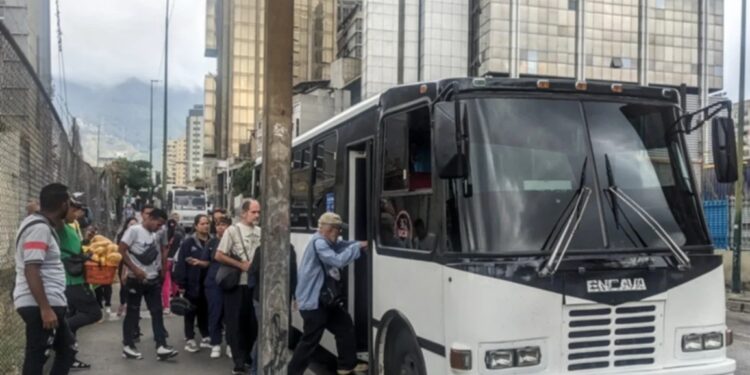 Sector transporte propone tarifa de 25 bolívares para las rutas urbanas