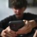 Aprueban en Australia ley que prohíbe el uso de las redes sociales a menores de 16 años