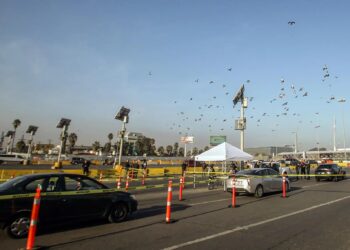 Autoridades mexicanas instalan filtro de revisión en garita de la fronteriza Tijuana
