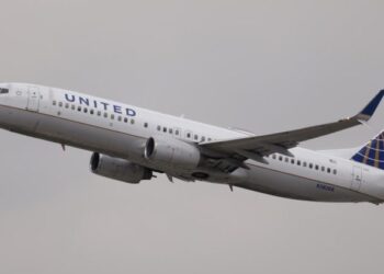 Pasajero de United Airlines fue atacado mientras dormía en vuelo desde San Francisco a Washington