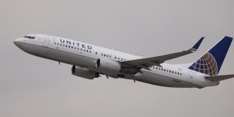 Pasajero de United Airlines fue atacado mientras dormía en vuelo desde San Francisco a Washington