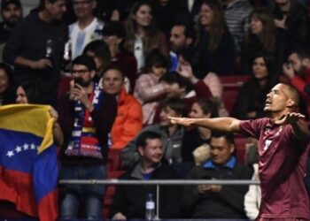 El caluroso recibimiento que le dieron los venezolanos en Chile a la Vinotinto (Video)