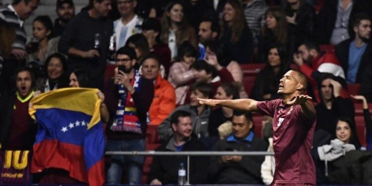 El caluroso recibimiento que le dieron los venezolanos en Chile a la Vinotinto (Video)