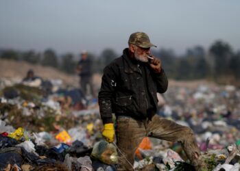 Pobreza en América Latina disminuye pero región mantiene fuerte desigualdad: CEPAL