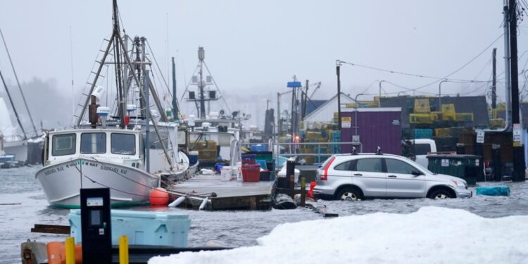 EEUU está bajo advertencias de clima invernal que podría complicar el inicio de semana de Acción de Gracias que espera un récord de viajeros