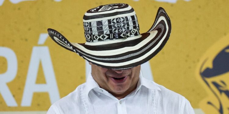 Controversia entre ELN y Petro muestra que negociación de paz está en «peligro», según expertos
