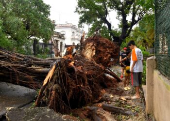Cuba no espera crecimiento económico este año por azote de huracanes y terremotos