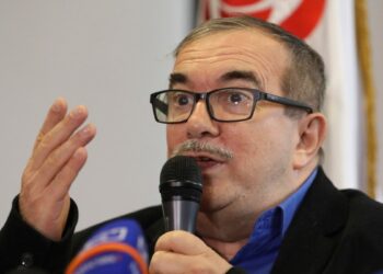 Tribunal de Paz de Colombia imputa por reclutamiento forzado de niños a seis exjefes de las FARC