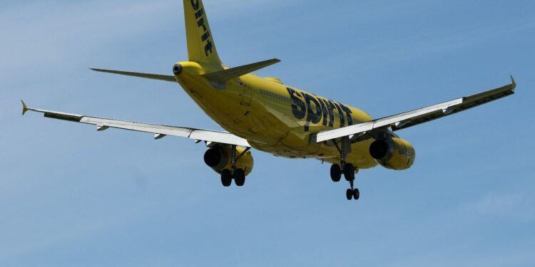 Aerolínea de EEUU dice que avión rumbo a Haití fue alcanzado por disparos