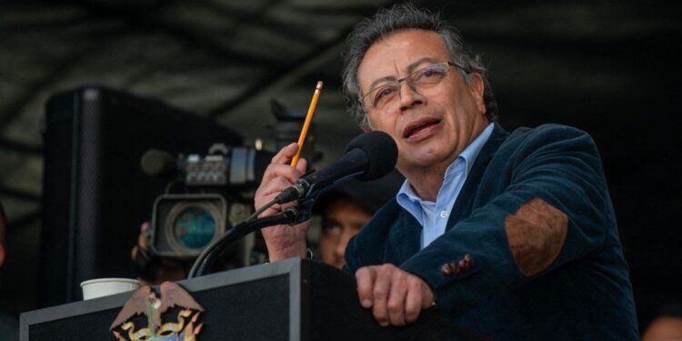 Petro pide a Biden indultar a excabecilla de las FARC en un espíritu humanitario