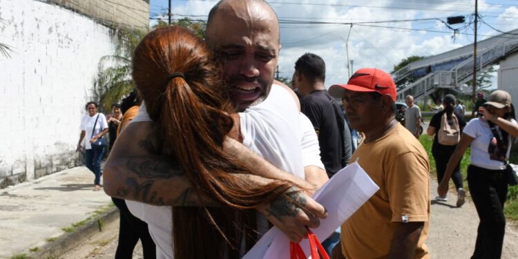 Machado y González exigen justicia real y libertad de todos los presos políticos tras excarcelaciones