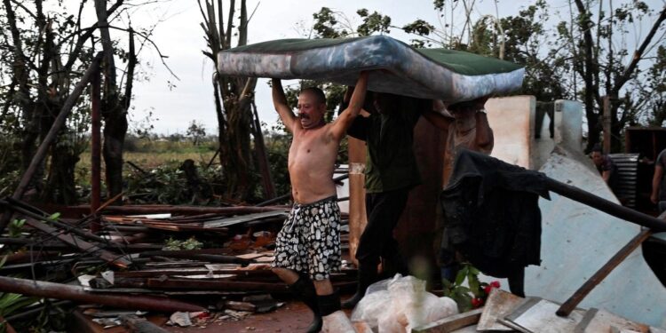 Cuba después del huracán Rafael: hambre, apagones y represión