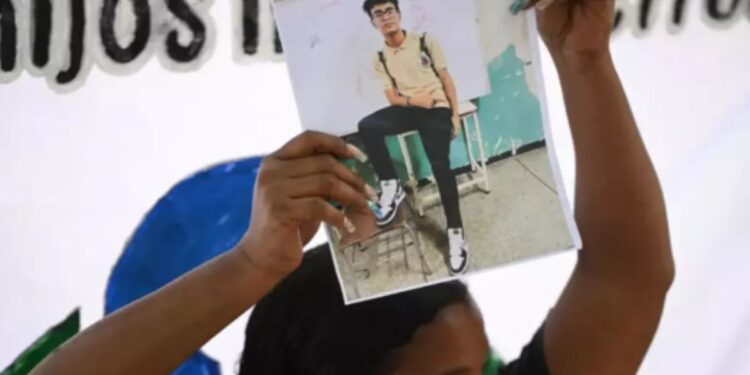 Fiscal chavista revisaría casos de menores presos tras acusarlos de criminales