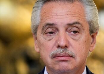 Fiscal pide interrogar al expresidente Alberto Fernández por violencia doméstica contra su exesposa