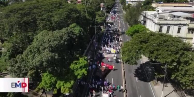 Controversia en El Salvador por ajuste presupuestario para 2025