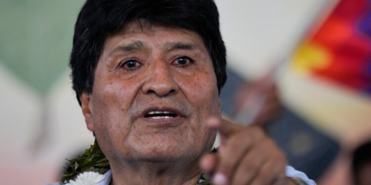 Evo Morales dice que no escapará de Bolivia y que mantiene su intención de ser candidato