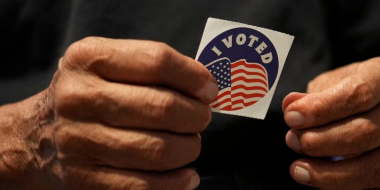 ¿Por qué algunas desinformaciones se han enfocado en la comunidad latina e inmigrante?