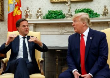 Secretario general de la OTAN y Trump se reúnen en Florida para hablar sobre seguridad global
