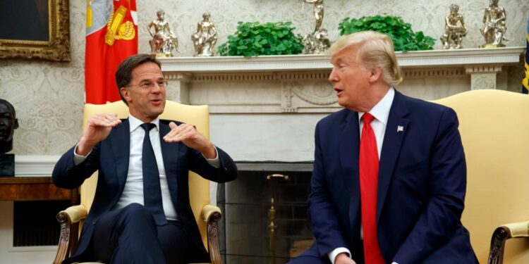 Secretario general de la OTAN y Trump se reúnen en Florida para hablar sobre seguridad global