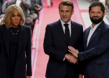 Chile y Francia proponen fortalecer vínculos ante la "peligrosa" situación global debido a conflictos