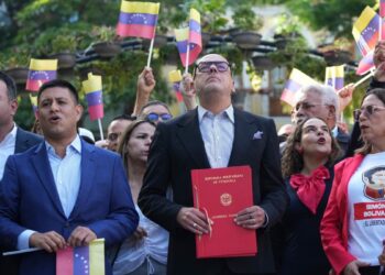 aprueban multas, prisión e inhabilitación por 60 años a quien apoye sanciones al chavismo