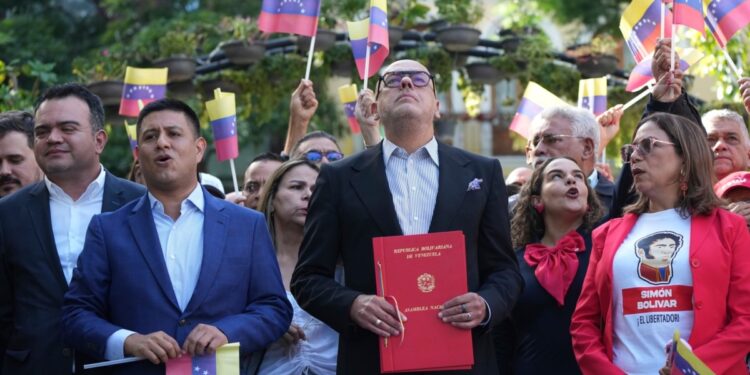 aprueban multas, prisión e inhabilitación por 60 años a quien apoye sanciones al chavismo