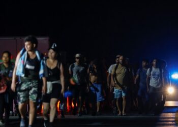 Estadounidenses ven inmigración como principal problema que Trump debe abordar: sondeo