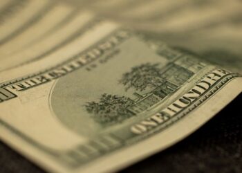 Baja el diferencial entre el dólar oficial y paralelo en Argentina, este 4 de noviembre