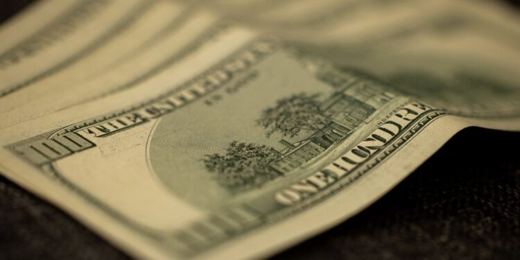 Baja el diferencial entre el dólar oficial y paralelo en Argentina, este 4 de noviembre