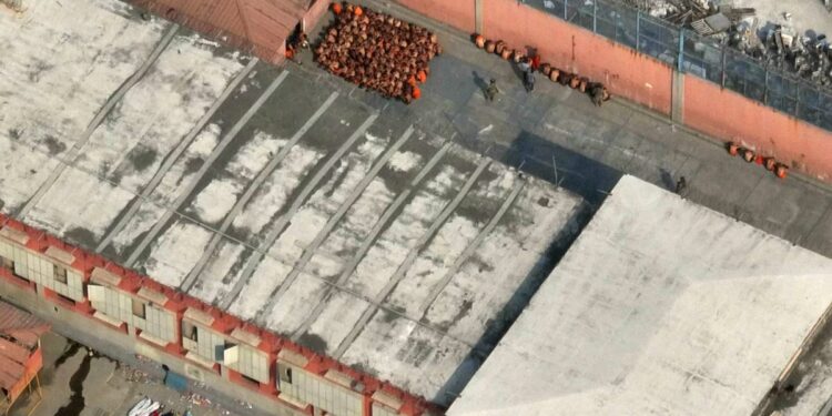 Riña en una cárcel de Ecuador deja 15 muertos y 14 heridos