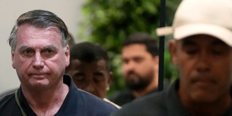 Informe policial implica a Bolsonaro en complot de golpe en Brasil de 2022