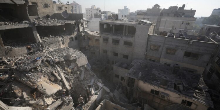 Pocas esperanzas en Gaza de que las órdenes de detención frenen ofensiva israelí