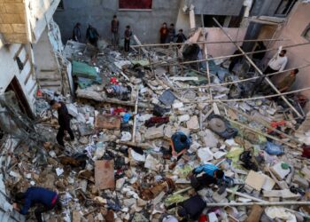 14 muertos en ataque israelí en Gaza que genera nuevos desplazamientos