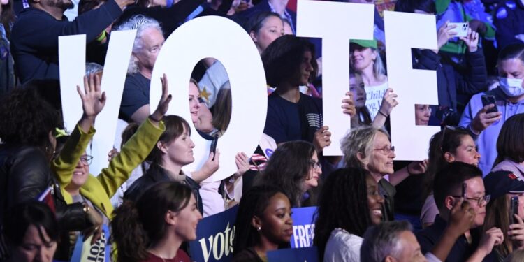 La vicepresidenta Kamala Harris optó por no comparecer en la noche electoral