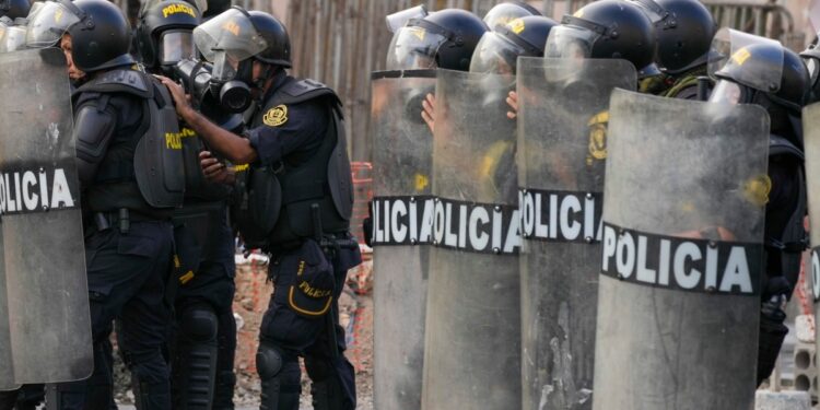 Mototaxistas protestan en Perú por extorsiones y por el asesinato de 15 colegas en Lima