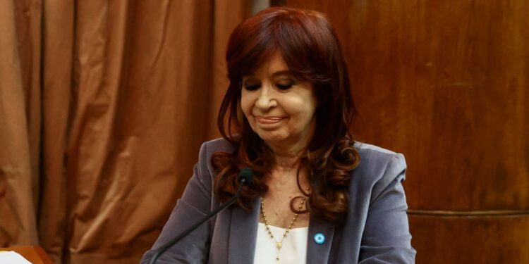 Milei retira pensión de privilegio a Cristina Fernández