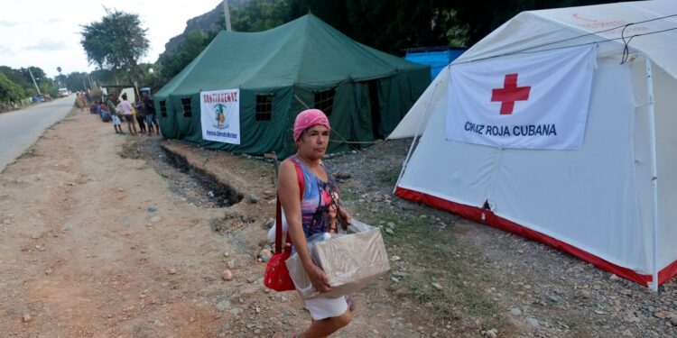 Casi 70.000 evacuados por amenaza de inundaciones en Cuba