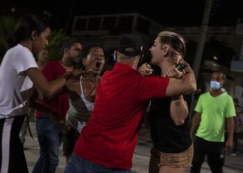 Régimen insiste en que el sistema eléctrico no está como para caerse, pero siguen los apagones