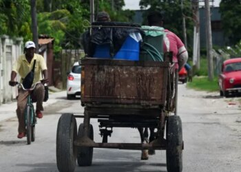 Cubanos, entre la furia de Rafael y la victoria de Trump