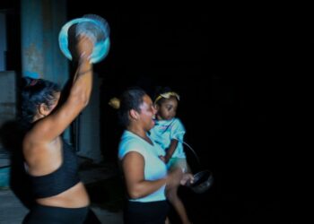 habitantes de Encrucijada, Villa Clara, salen a las calles por apagón de más de 48 horas