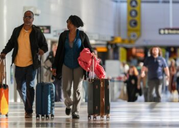 EEUU enfrenta gran aumento de los viajes en semana de Acción de Gracias