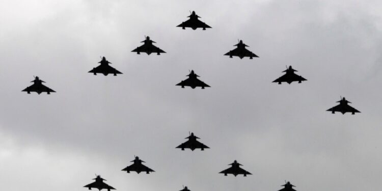 Colombia comprará aviones de combate Saab, informa radio pública sueca